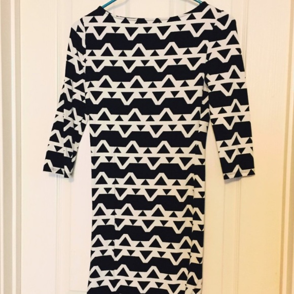 Mid-length Geometric Blk/Wht Pattern Bodycon Dress - Picture 2 of 2